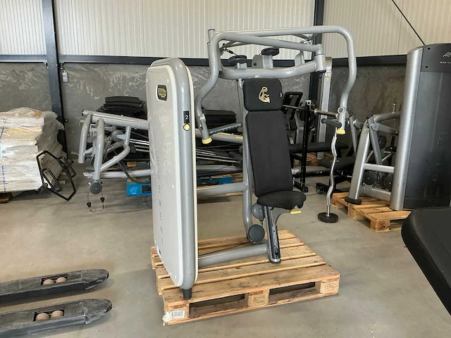 Technogym chest press krachtstation - afbeelding 1 van  8