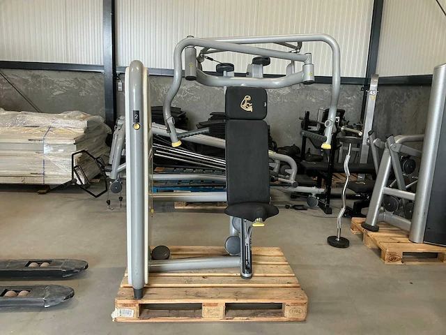 Technogym chest press krachtstation - afbeelding 2 van  8