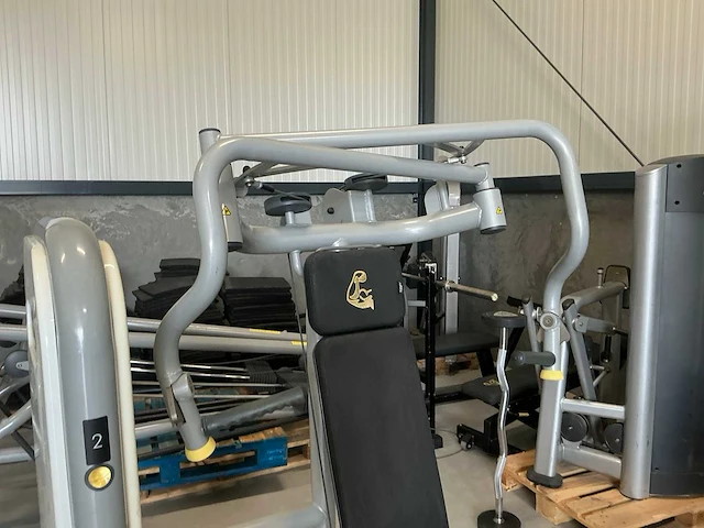 Technogym chest press krachtstation - afbeelding 3 van  8