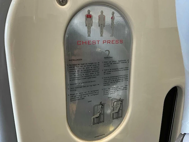 Technogym chest press krachtstation - afbeelding 6 van  8