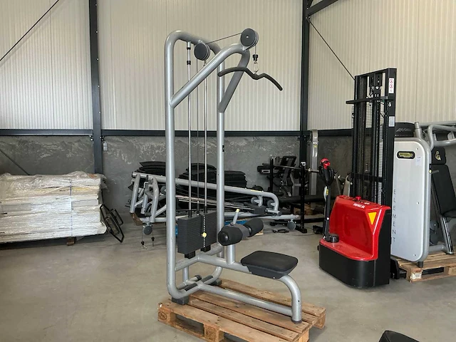 Technogym lat machine krachtstation - afbeelding 1 van  8