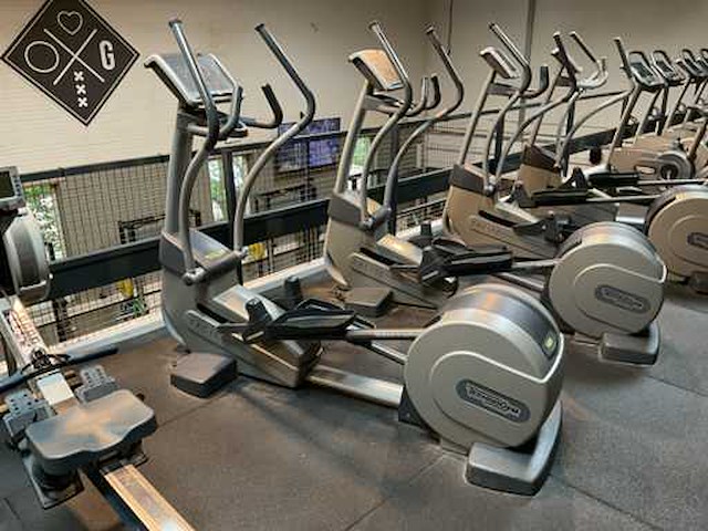 Technogym synchro excite 500ip crosstrainer - afbeelding 1 van  5
