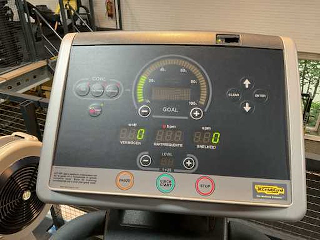 Technogym synchro excite 500ip crosstrainer - afbeelding 3 van  5