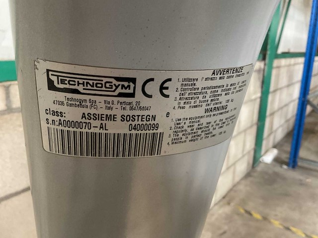 Technogym trainingsbank met halterstang - afbeelding 4 van  4