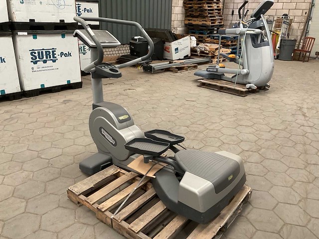 Technogym wave cardio wave crosstrainer - afbeelding 2 van  8