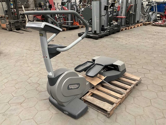 Technogym wave cardio wave crosstrainer - afbeelding 3 van  8
