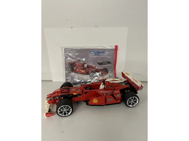 Technology branch ferrari-stijl f1 racewagen - rood / chroom velgen (met boekje) - afbeelding 1 van  3