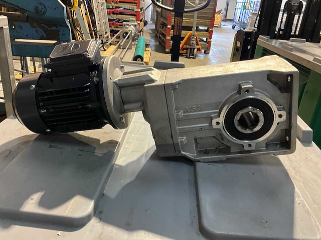 Techtop t1a-ie1 71 3-6 tandwielmotor met hydro-mec x60 versnellingsbak - afbeelding 2 van  7