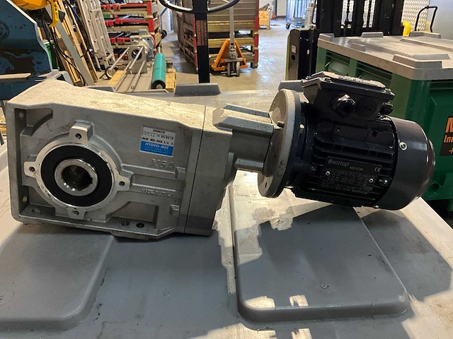 Techtop t1a-ie1 71 3-6 tandwielmotor met hydro-mec x60 versnellingsbak - afbeelding 3 van  7