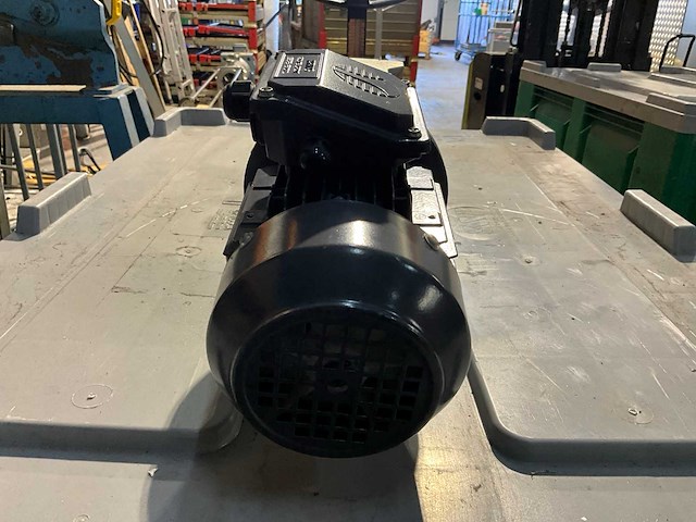 Techtop t1a-ie1 71 3-6 tandwielmotor met hydro-mec x60 versnellingsbak - afbeelding 5 van  7
