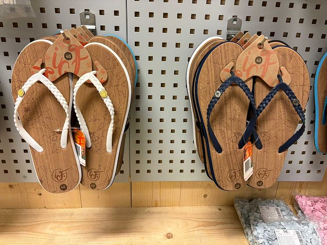 Teenslippers - paar - mixpartij (540x) - afbeelding 1 van  6