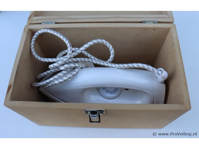 Tefal strijkijzer & besthome stoomstrijkijzer incl. houten opbergkist - afbeelding 4 van  7