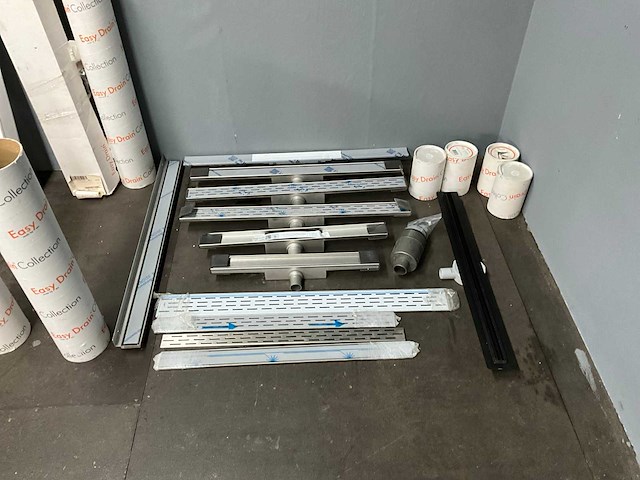 Tegel drains & douchegoten (15x) - afbeelding 1 van  7