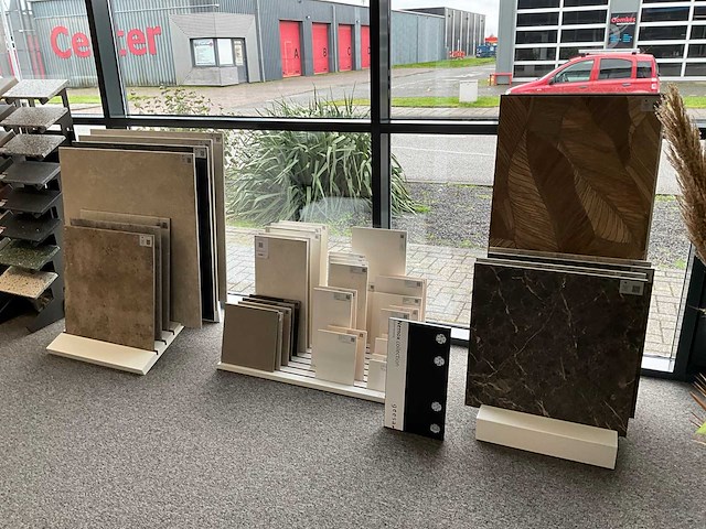 Tegel samplekast en diverse tegeldisplays - afbeelding 2 van  12