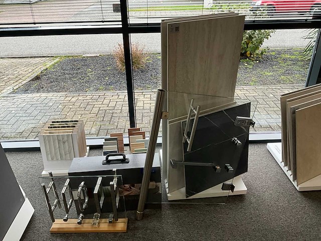 Tegel samplekast en diverse tegeldisplays - afbeelding 10 van  12