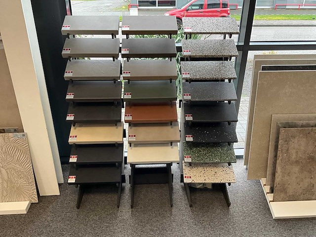 Tegel samplekast en diverse tegeldisplays - afbeelding 12 van  12