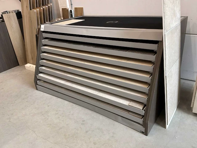 Tegel showroom kast (3x) - afbeelding 1 van  5