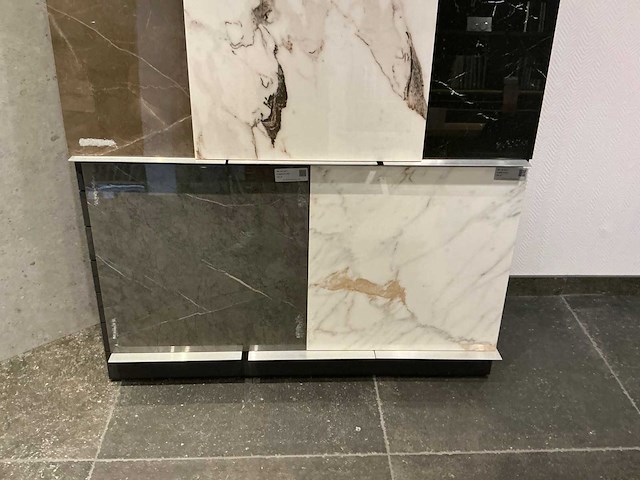 Tegeldisplay met inhoud - afbeelding 3 van  6