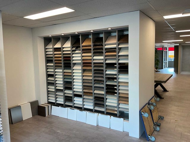 Tegeldisplay opstelling met inhoud - afbeelding 1 van  6