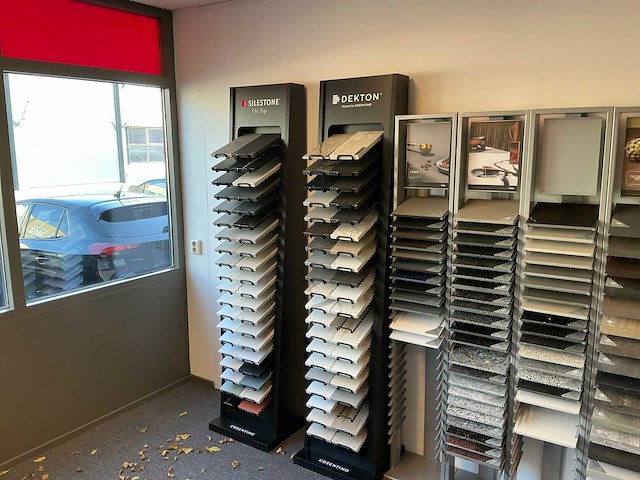 Tegeldisplay opstelling met inhoud - afbeelding 3 van  6