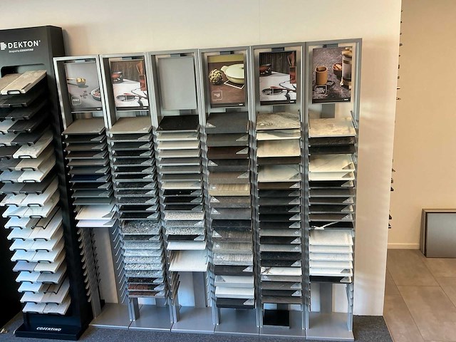 Tegeldisplay opstelling met inhoud - afbeelding 4 van  6