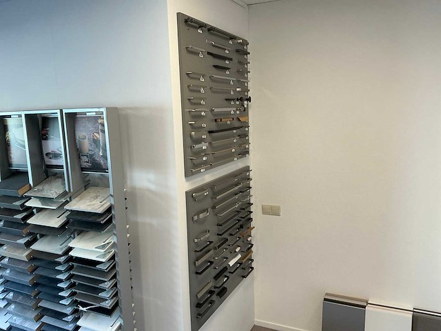 Tegeldisplay opstelling met inhoud - afbeelding 5 van  6