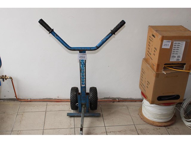 Tegeldonkey. - afbeelding 1 van  2