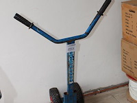 Tegeldonkey. - afbeelding 2 van  2