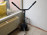 Tegeldonkey. - afbeelding 1 van  2