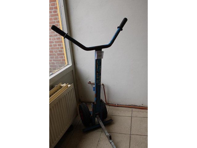 Tegeldonkey. - afbeelding 2 van  2