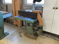 Tegelijer tafel- en spilfreesmachine