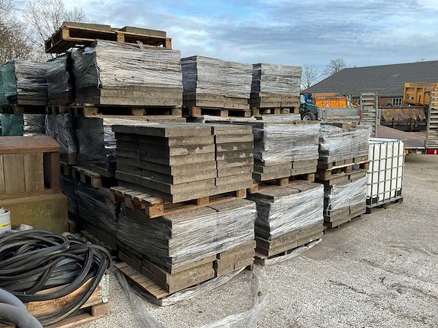 Tegels (176 m2) - afbeelding 2 van  4