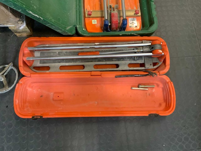 Tegelsnijder (2x) en 1 swinko mortelstaafmixer - afbeelding 2 van  2