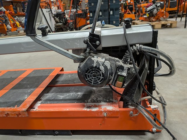 Tegeltafelzaag verstelbaar groot l=950mm/h40mm ~ battipav, vip 290, bouwjaar 2020 - afbeelding 8 van  8