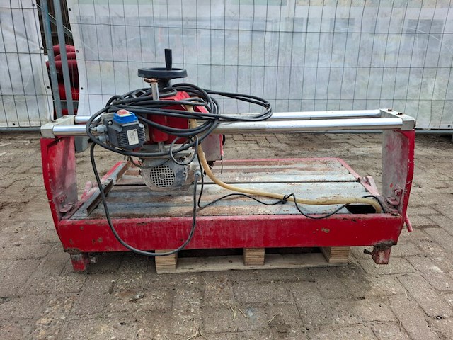 Tegelzaagmachine - afbeelding 1 van  7