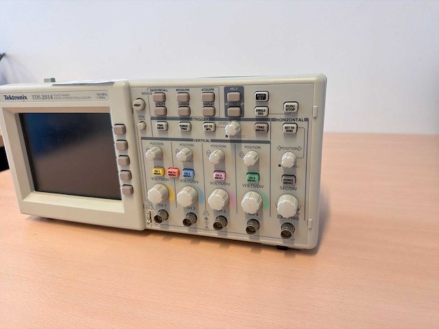 Tektronix tds 2014 4-kanaals digitale opslagoscilloscoop 100 mhz 1 gs/s - afbeelding 1 van  2