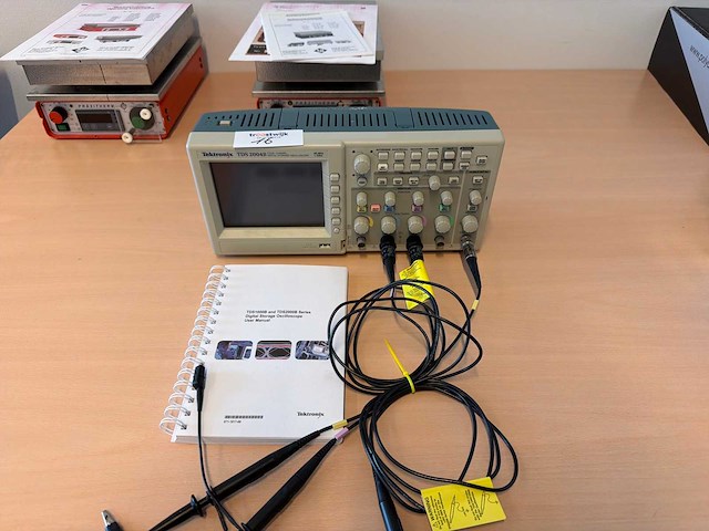 Tektronix tds 2014 4-kanaals digitale opslagoscilloscoop 100 mhz 1 gs/s - afbeelding 1 van  4