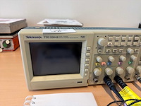 Tektronix tds 2014 4-kanaals digitale opslagoscilloscoop 100 mhz 1 gs/s - afbeelding 2 van  4