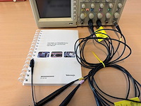Tektronix tds 2014 4-kanaals digitale opslagoscilloscoop 100 mhz 1 gs/s - afbeelding 3 van  4