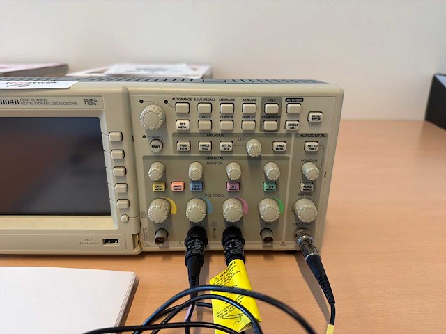 Tektronix tds 2014 4-kanaals digitale opslagoscilloscoop 100 mhz 1 gs/s - afbeelding 4 van  4