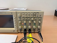 Tektronix tds 2014 4-kanaals digitale opslagoscilloscoop 100 mhz 1 gs/s - afbeelding 4 van  4
