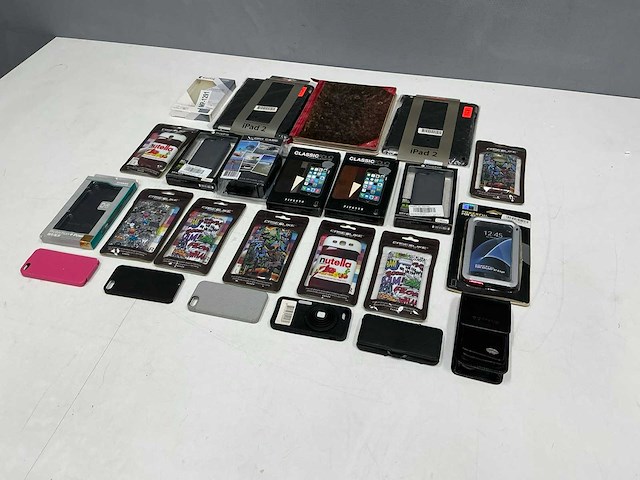 Telefoon en tablet hoesjes (24x) - afbeelding 1 van  11