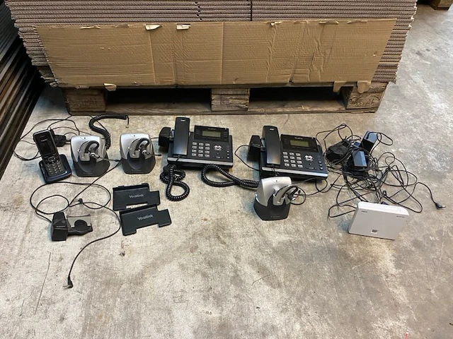 Telefooncentrale yealink sip-t41p met headsets - afbeelding 1 van  7