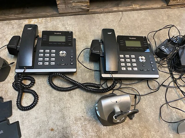 Telefooncentrale yealink sip-t41p met headsets - afbeelding 2 van  7