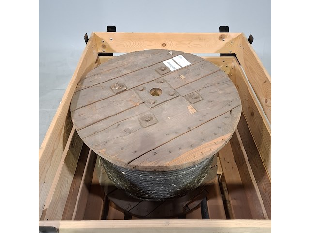 Telefoonkabel op houten haspel - afbeelding 2 van  5