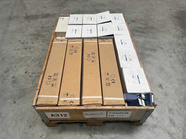 Telemecanique - electronics - partij drukschakelaars, rijgklemmen en veiligheidscomponenten - afbeelding 1 van  8