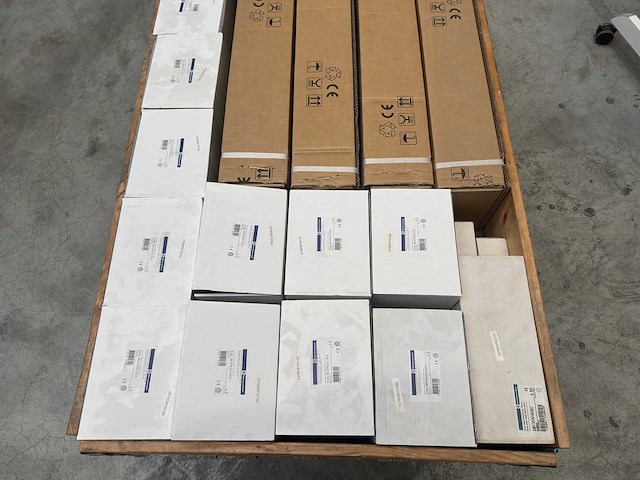 Telemecanique - electronics - partij drukschakelaars, rijgklemmen en veiligheidscomponenten - afbeelding 3 van  8