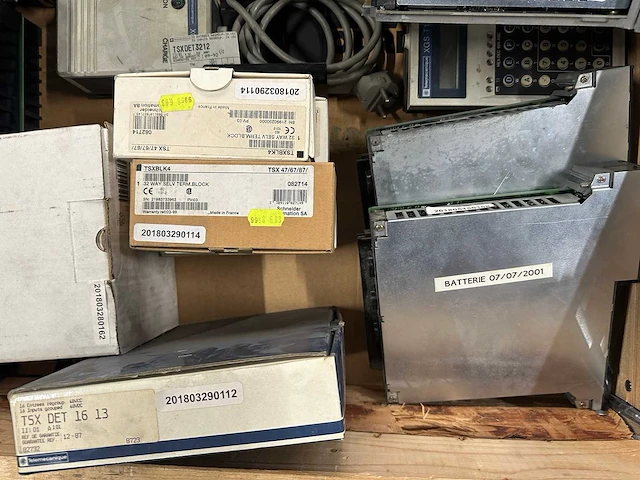 Telemecanique - partij elektronica / automatisering: plc-modules, terminalblokken en bedieningscomponenten - afbeelding 5 van  9