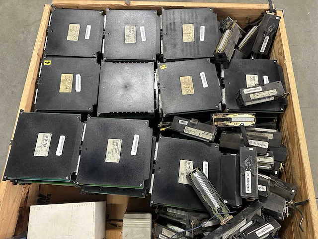 Telemecanique - partij elektronica / automatisering: plc-modules, terminalblokken en bedieningscomponenten - afbeelding 3 van  9