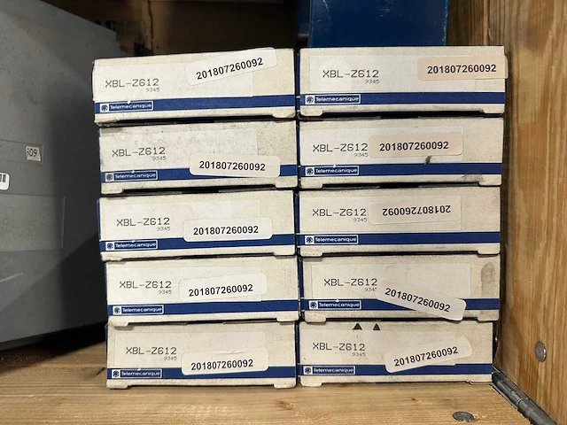 Telemecanique - partij elektronica / automatisering: plc-modules, terminalblokken en bedieningscomponenten - afbeelding 6 van  9